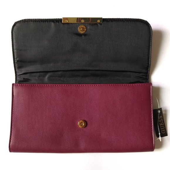 🌸2/$15 sale! GUESS Sandy Travel Clutch in Wine Snake - Picture 3 of 6